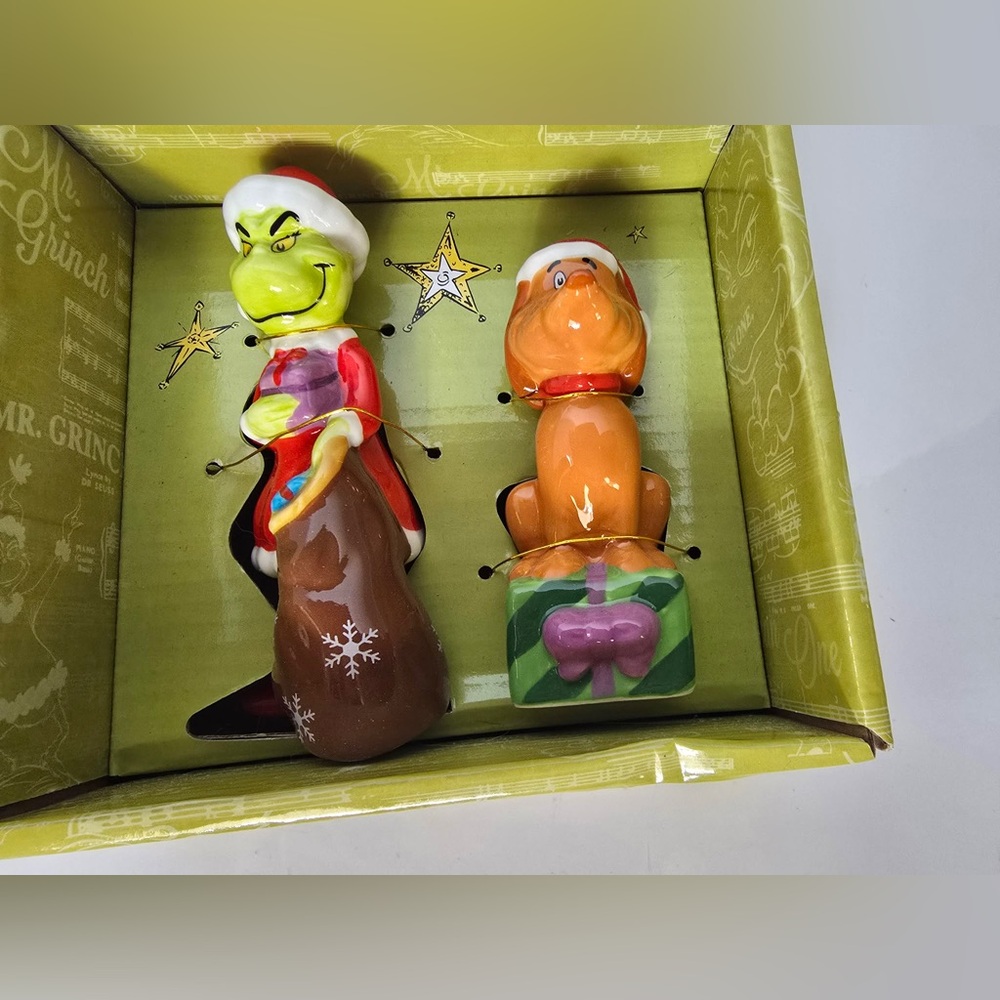 Des The Grinch and Max Dr. Seuss Christmas Ceramic Salt and Pepper Shakers